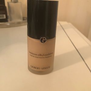Giorgio Armani Luminous Silk Foundation